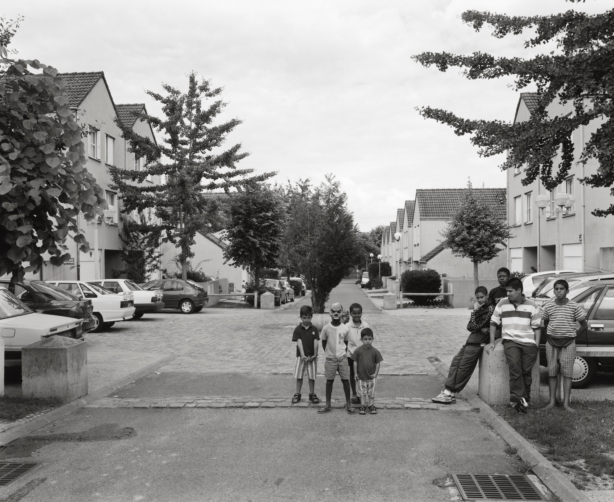Hexagone 1 — The Manufactured Landscape — Kids in the street, Cergy, 2001