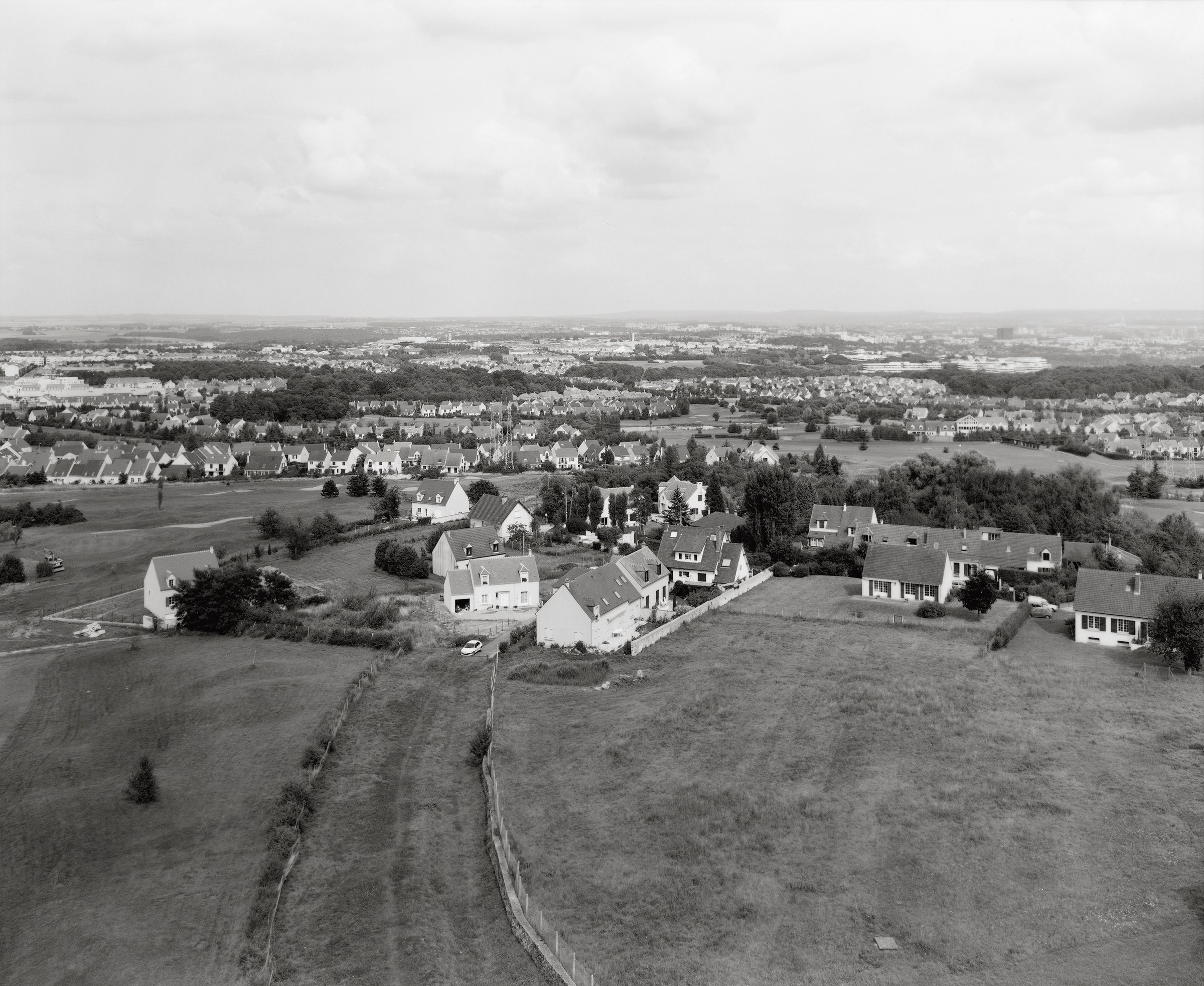 Hexagone 1 — The Manufactured Landscape — Panoramic view of the new town of Cergy-Pontoise seen from a water tower, 2000