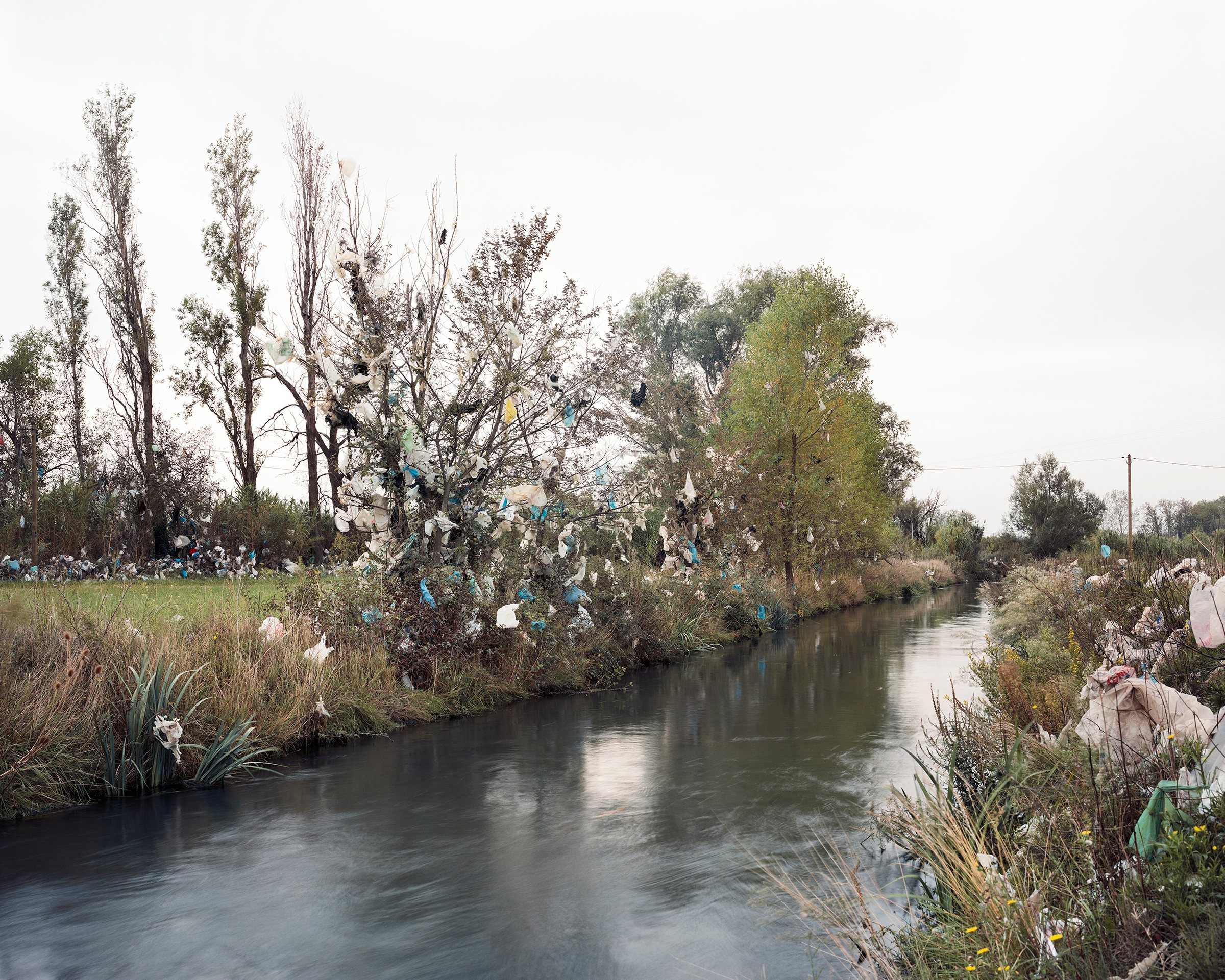 Hexagone 2 — The Landscape Consumed — Surroundings of the Gadoues landfill, La Crau, Bouches-du-Rhône, 2001